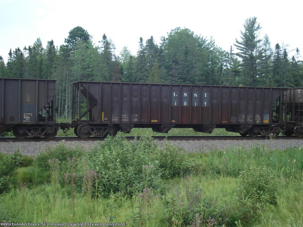 LS&I Open Hoppers On Train L540